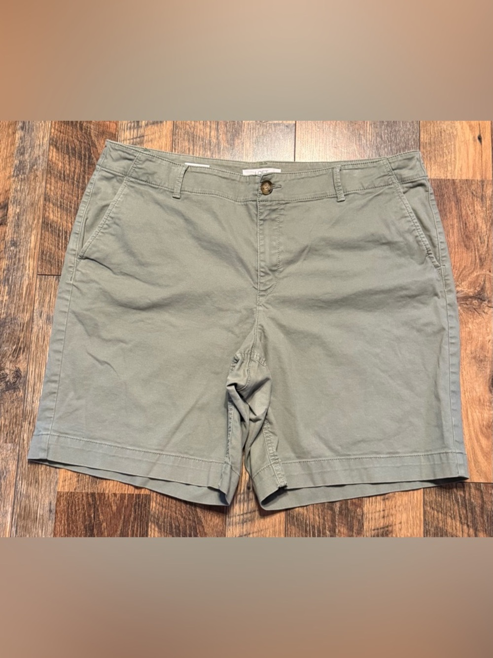 LOFT Monroe Bermuda Shorts Size 16 Sage Green 8” Inseam Cotton Stretch